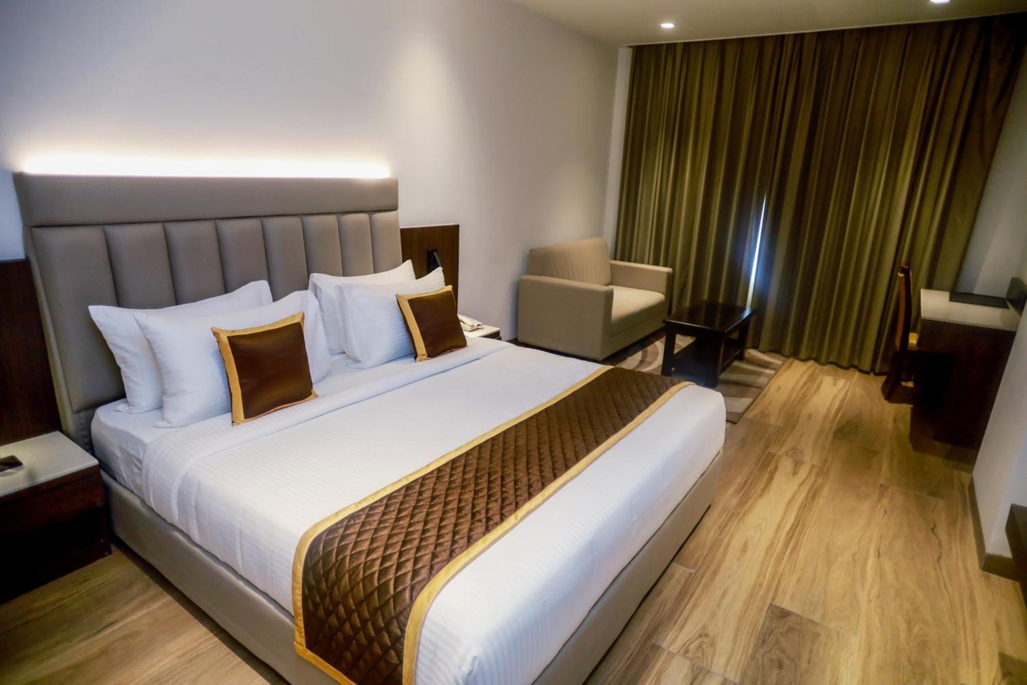 Regenta Place Gwalior Exterior foto