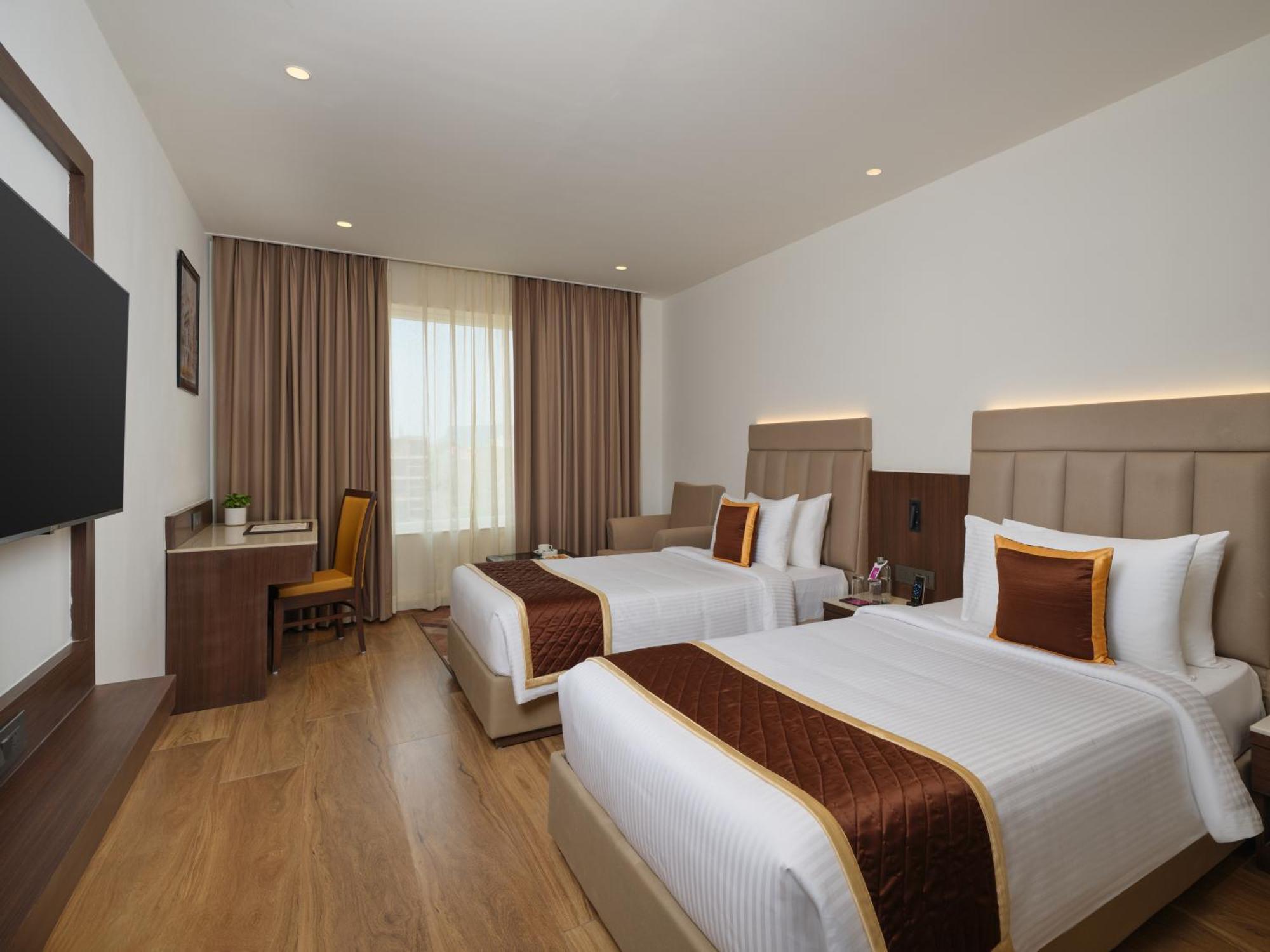 Regenta Place Gwalior Exterior foto